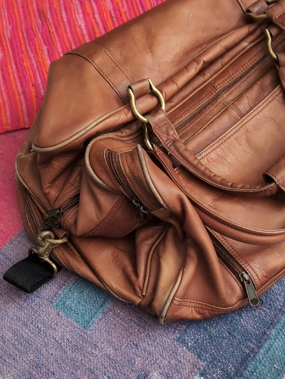 Brown Leather Weekender Bag Many Pockets & Heavy Duty Comfort Arm Strap